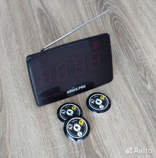 Табло вызова официанта руссифицировано и кнопки