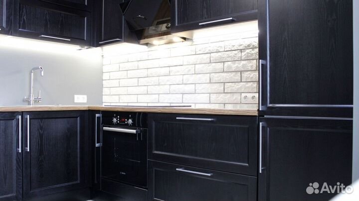 Угловой кухонный гарнитур современный