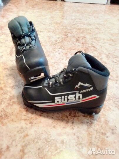 Ботинки для беговых лыж