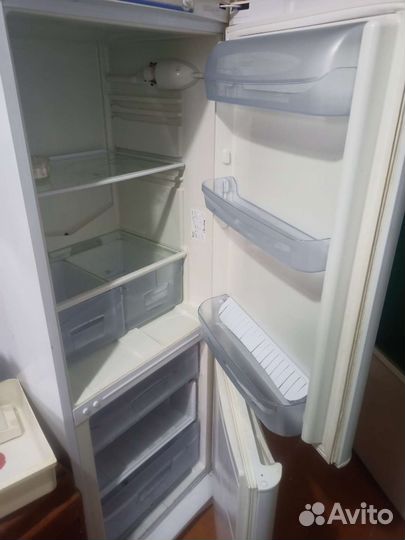 Холодильник indesit