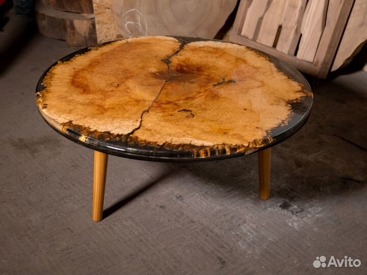 Стол слэб со смолой