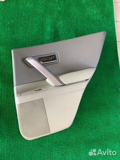 Обшивка двери прав. зад. Infiniti Fx35, Fx45