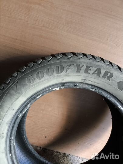 Goodyear UltraGrip Ice Arctic SUV 225/60 R17 103T