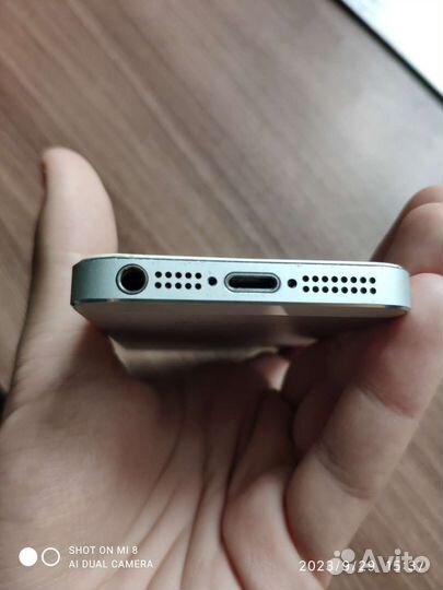 Телефон iPhone 5S 64гб