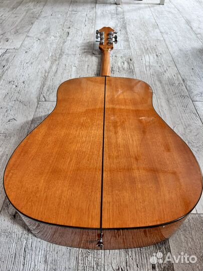 Акустическая гитара