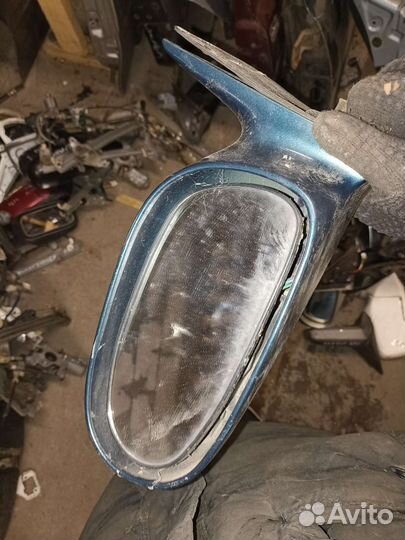 Зеркало левое боковое Mazda 626 94 года