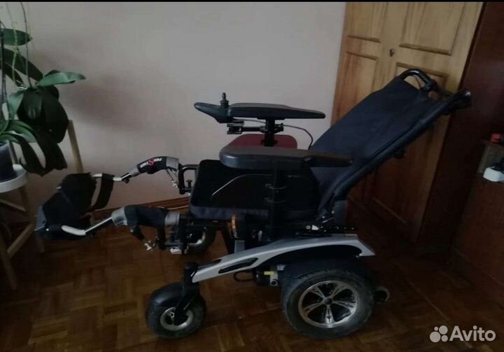 Инвалидная коляска с электроприводом