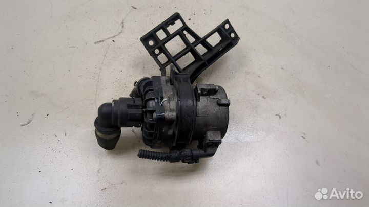 Насос водяной BMW 7 F01, 2009