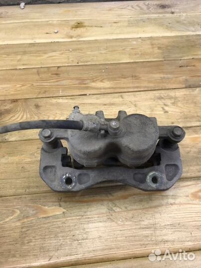 Суппорт передний правый Hyundai Terracan