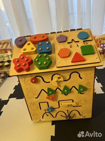 Игрушка Бизиборд