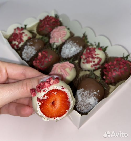 Клубника в шоколаде/ Финики в шоколаде