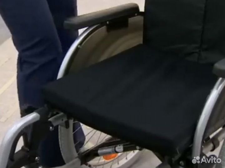 Кресло-коляска для инвалидов с ручным приводом