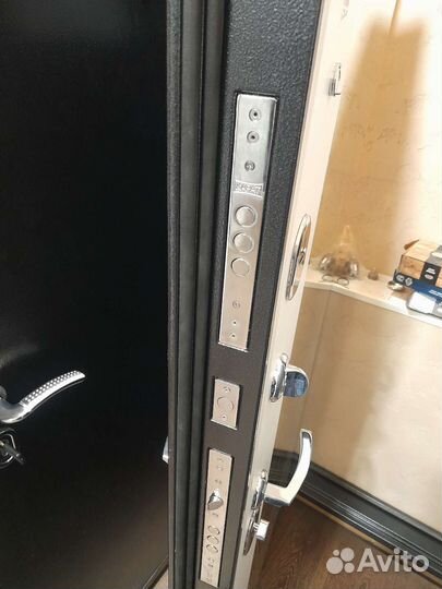 Дверь входная. С зеркалом 90мм