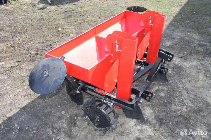 Картофелесажалка для мини-трактора