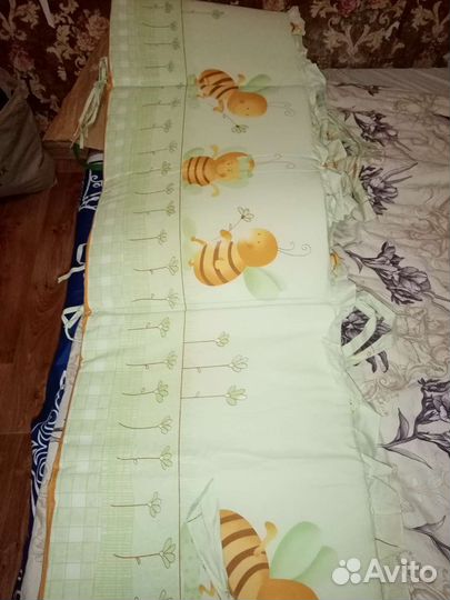 Бортик на кроватку