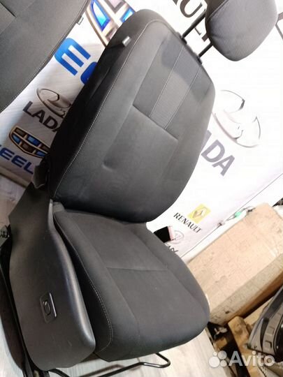 Сиденье кресло переднее Renault fluence Лев, Прав