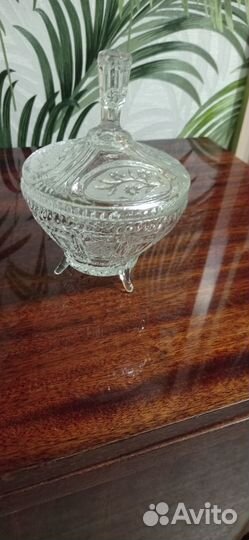 Тарелки(Чехия) -6 шт. Ваза. Чайные пары-6шт