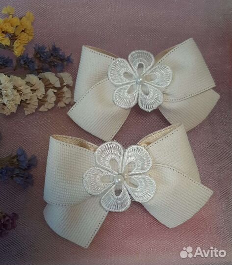 Бантики из нежной вельветовой ленты с цветочками