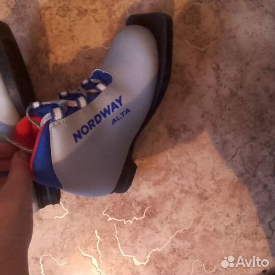 Лыжные ботинки