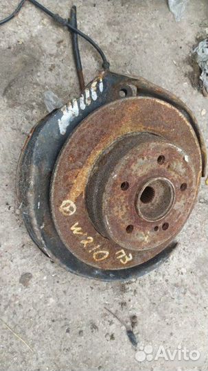 Кулак задний правый Mercedes E W210 1995-2002