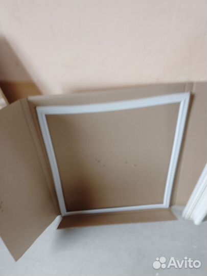 Уплотнитель двери холодильника Стинол Индезит