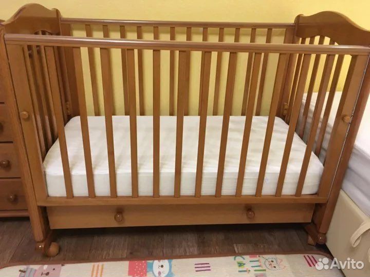 Детская кровать с маятником и ящиками