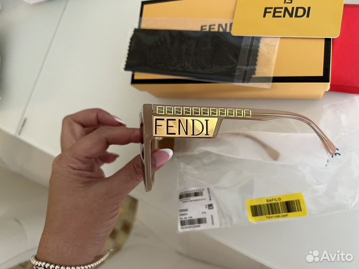 Солнцезащитные очки