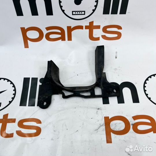 Кронштейн Audi A5 8W 2022