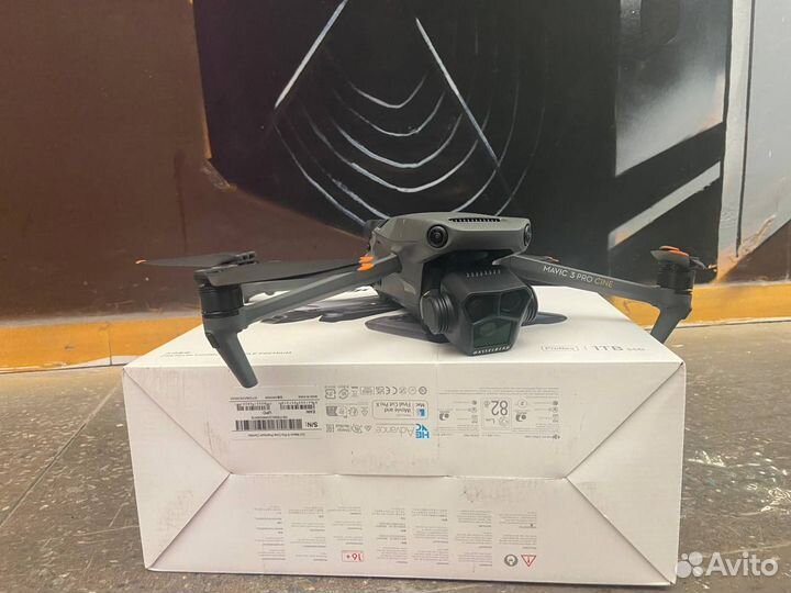 Квадрокоптер DJI Mavic 3 Cine Premium Combo