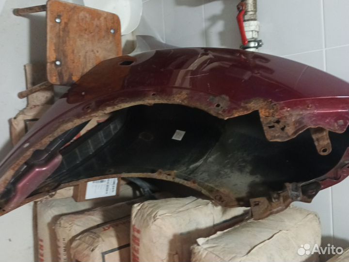 Крылья красные от Nissan Juke