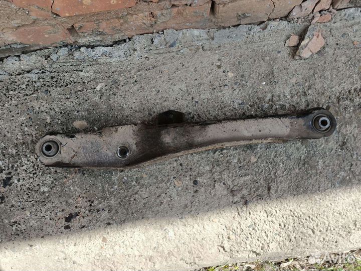 Задний нижний рычаг Mitsubishi Lancer 10