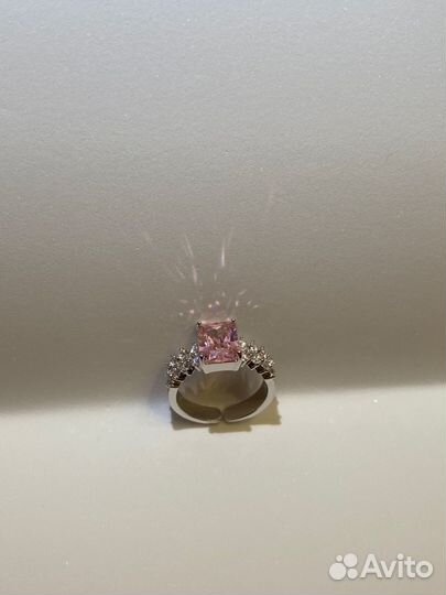 Кольцо с розовым камнем