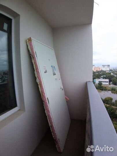 Дверь входная деревянная бу с коробкой