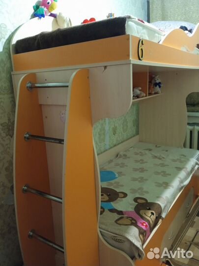 Двухъярусная кровать