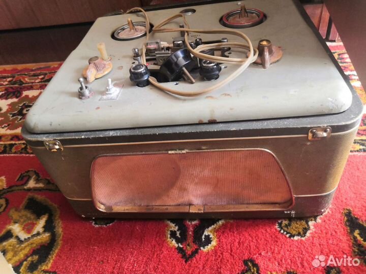 Катушечный магнитофон 