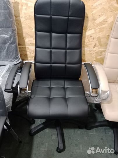 Офисное кресло руководителя новые