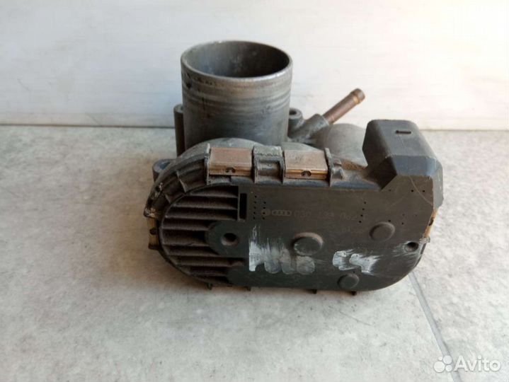 Дроссельная заслонка Volkswagen Caddy 2 033133062C