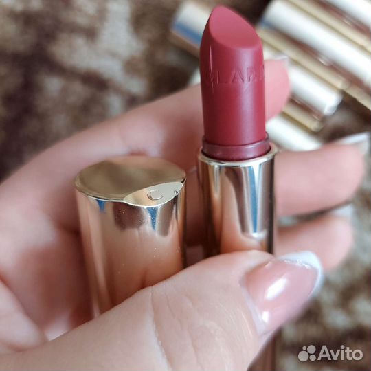 Clarins Joli Rouge velvet помада оттенок 733V