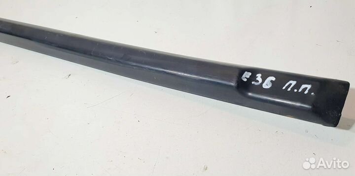 Молдинг двери передней правой BMW E36