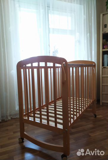 Детская кроватка