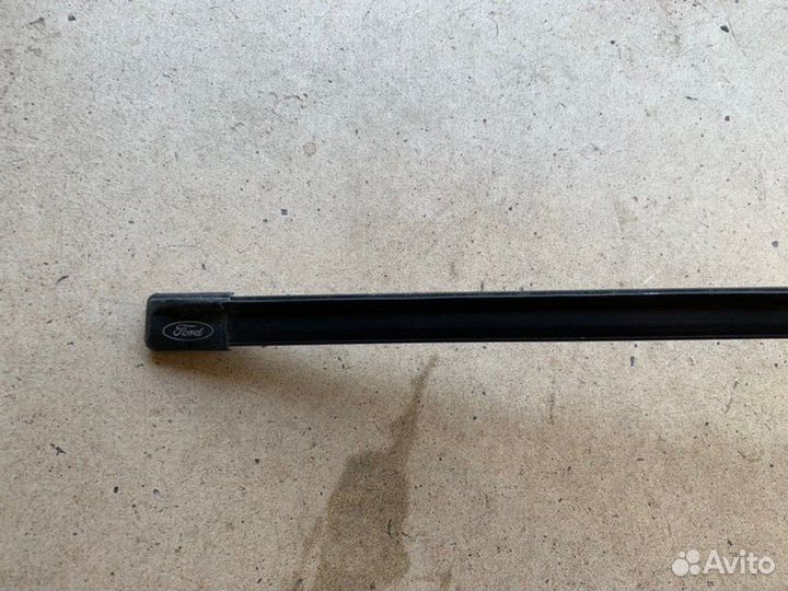 Поводок стеклоочистителя передний левый Ford Focus
