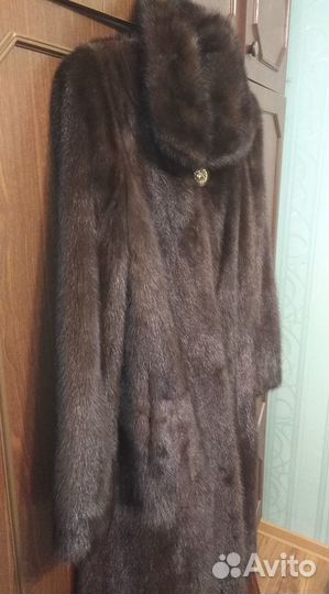Продаю шубу норковую. Новую