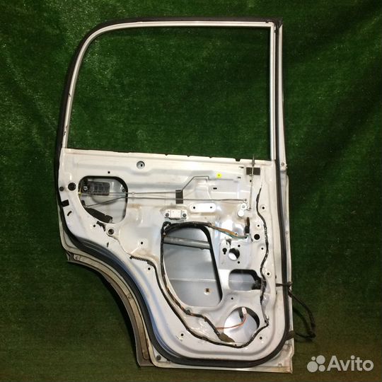 Дверь задняя левая Suzuki Escudo TD62W TL52W Белая