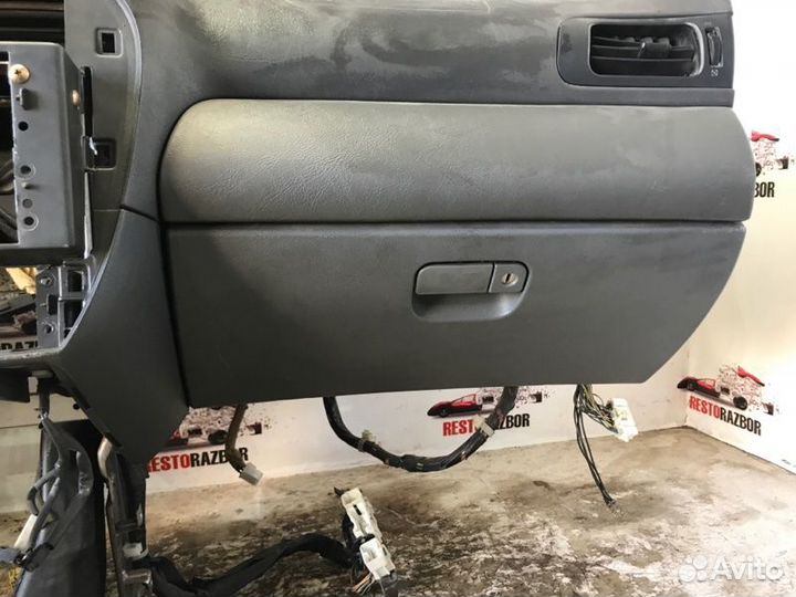 Торпедо Mitsubishi Space Wagon минивен 2 2000