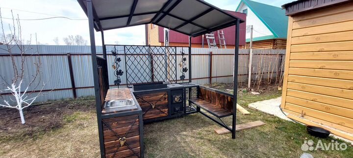 Мангал под крышей в стиле лофт