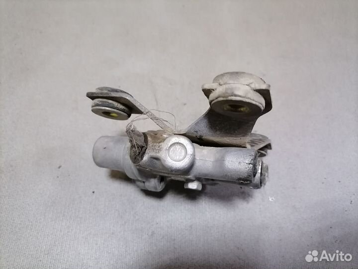 Распределитель тормозов Nissan Primera P11