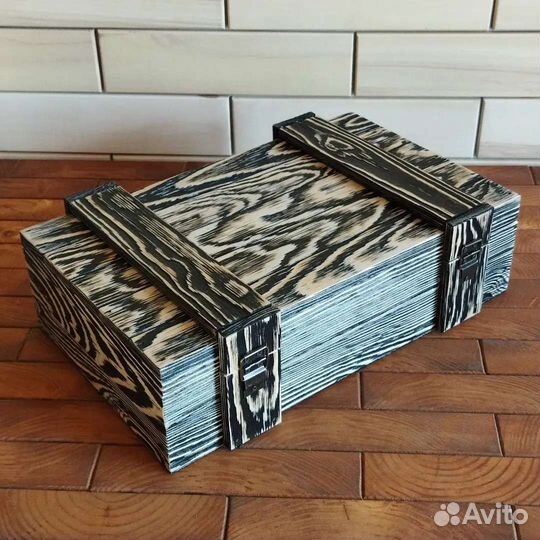 Ящик с крышкой из дерева для подарка