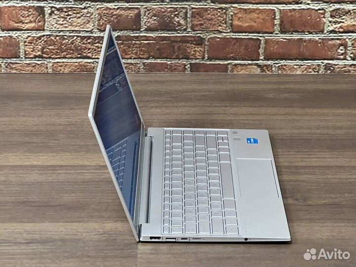 Мощный ноутбук HP i3 8GB SSD 13,3 IPS