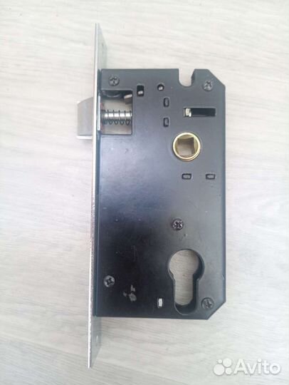 Новый дверной замок с ручками