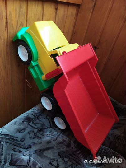 Машинка игрушка